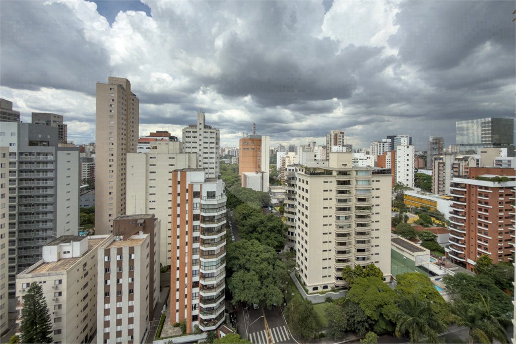 Apartamento com 205 metros no Campo Belo