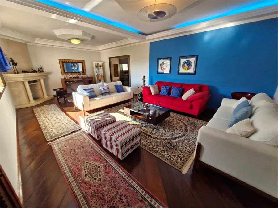 Casa à venda com 4 suítes no condomínio Villa Viana II, Cotia - SP