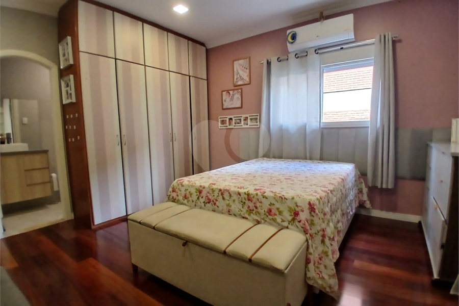 Oportunidade No Alto de Pinheiros Ótimo Sobrado com 352m² de A.C, frente para uma bela Praça.