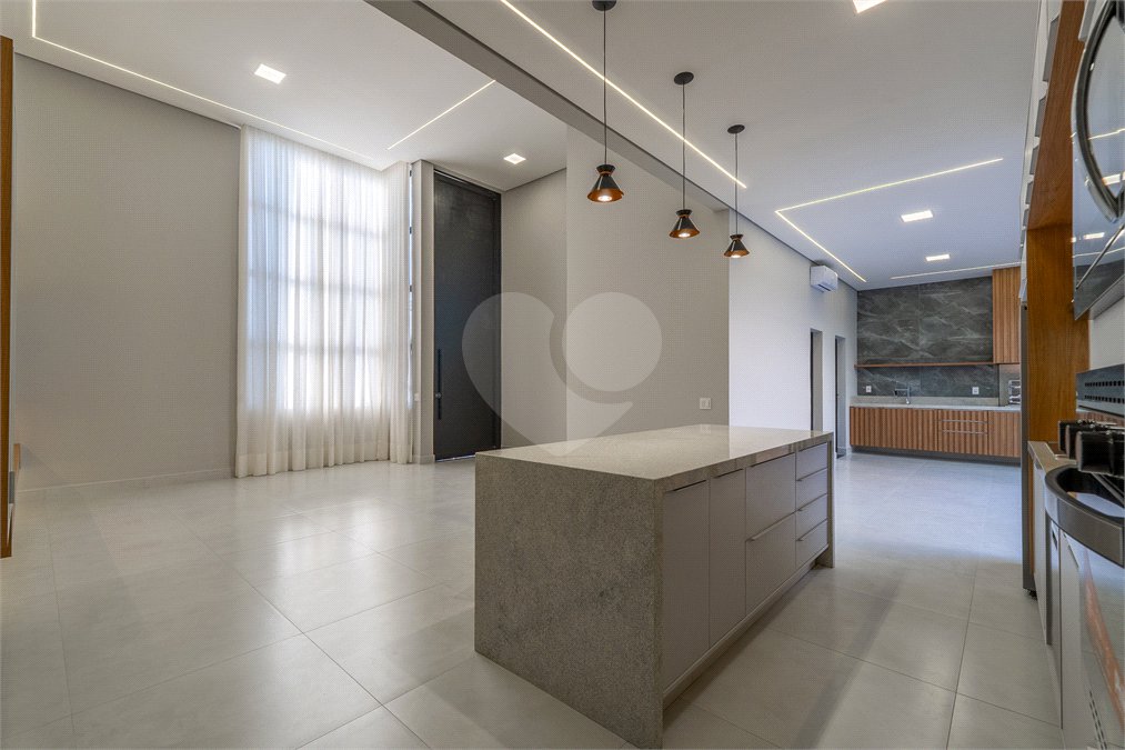 Indaiatuba - SP - Condominio Dona Lucilla - Valor R$2.295.000,00 - 3 suítes + escritório + lavabo - Terreno: 300m2 - Construção: 188m2 - Diferenciais - Móveis planejados no escritório, sala de TV, lavabo, cozinha, área gourmet, lavanderia, banheiros e closet - Ar condicionado em todos os ambie