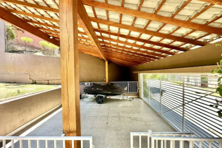 Magnífica Casa Contemporânea na Fazendinha - 4dorms | 3 Suites | Gourmet, piscina, lareira, hóspedes, escritório! Muito Verde e Tranquilidade em um dos melhores condominios da Região .