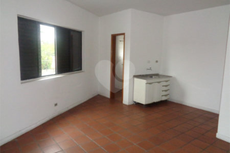 Sala comercial 27,5m² para locação na Av. Lucas Nogueira Garcdz - Atibaia - SP
