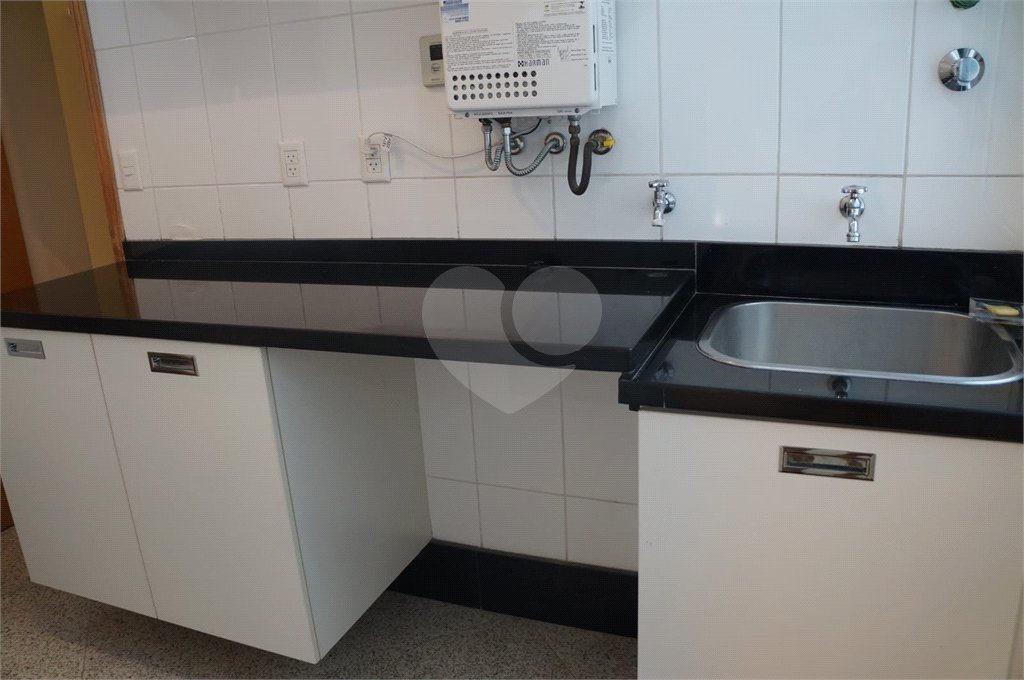 Apartamento de 142m² no Ipiranga com 3 dormitórios, 3 suítes e 3 vagas de garagem.