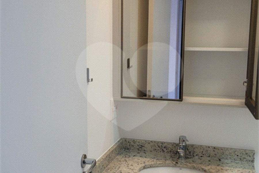 Apartamento de 2 quartos mobiliado à venda no Paraíso