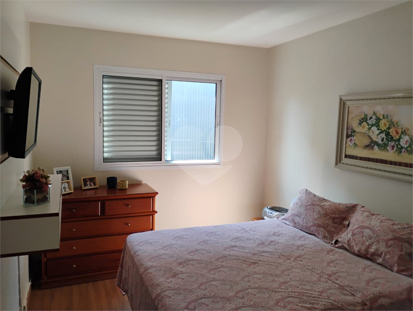 Vende-se apartamento no Jardim Aeroporto com 03 dormitórios