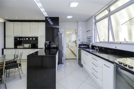 Apartamento á venda em Higienópolis com 212m² 3 dormitórios 1 suíte 2 vagas