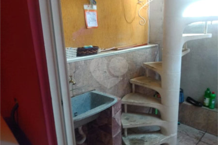Sobrado de 120m² com dois dormitórios, vaga de garagem, churrasqueira no Alto do Ipiranga