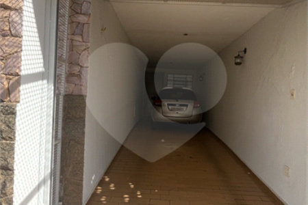 Casa Térrea com 3 dormitórios no Centro de Atibaia