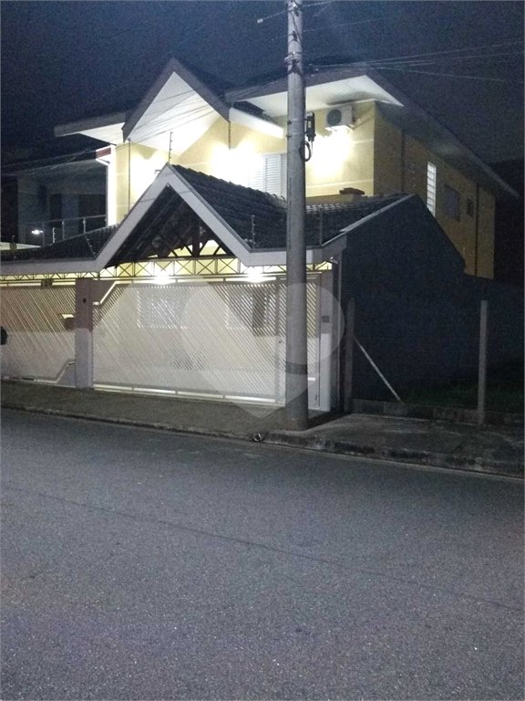 CASA A VENDA NO BAIRRO VISTA VERDE COM 3 DORMITORIOS, 3 SUITES, 3 VAGAS, METRAGEM 316M², SJC
