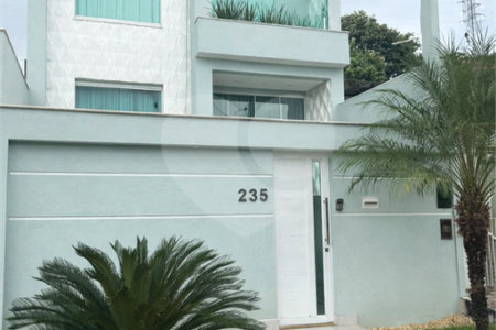 Casa à venda com 4 quartos, sendo 1 suíte, em Campo Grande, Rio de Janeiro - RJ