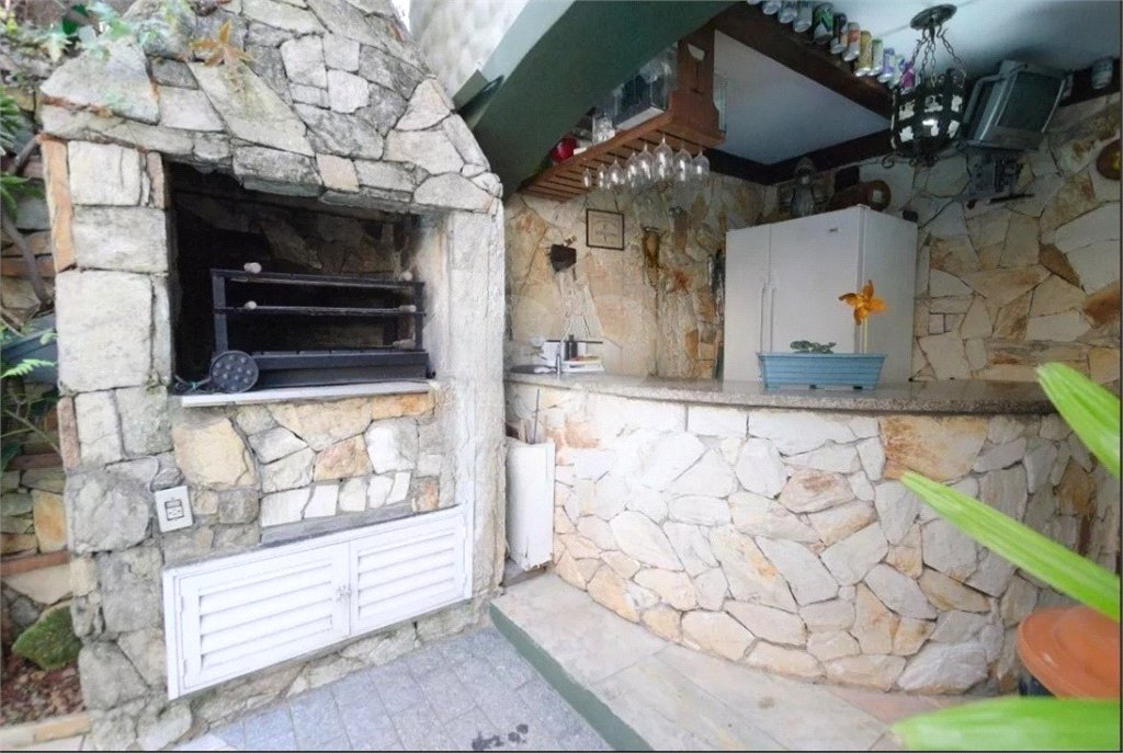Sobrado a venda na Vila Mariana de 300m² 2 suítes 3 dormitórios 5 vagas