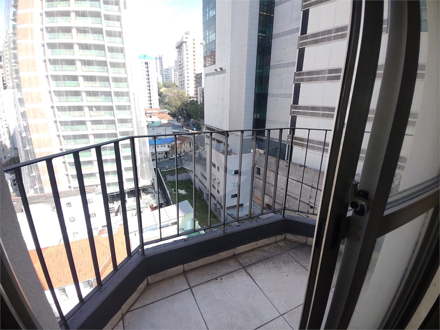 Apartamento com 1 dormitório 1 vaga na Bela Vista
