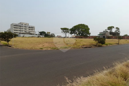 Terreno à Venda no Bairro Santa Julia - São Carlos