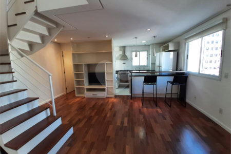 Cobertura de 240m² à venda em Moema - 04 Dorm sendo 02 suítes e 04 vagas.