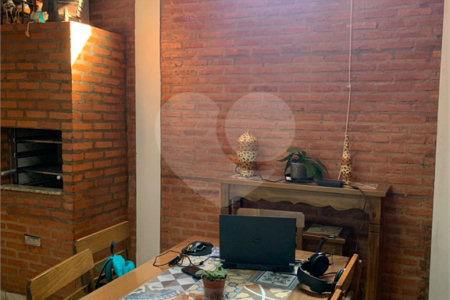 Casa térrea no Condomínio Moradas II.