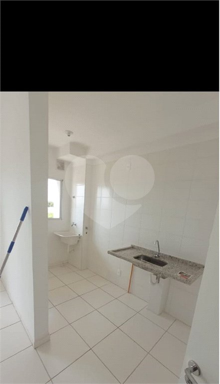 Apartamento no Condomínio Flor de Liz.