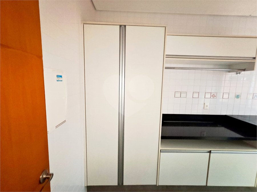 Exclusividade e Sofisticação no Swiss Park: O Sobrado Perfeito em São Carlos, com, 3 suites,2 salas, área Gourmet, persianas blackout automatizadas.