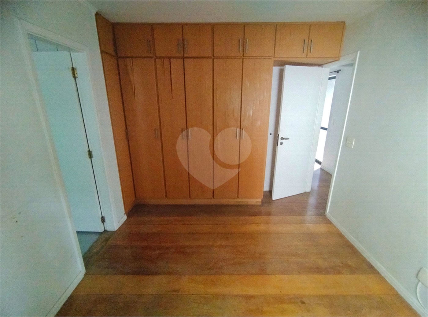Apartamento na Saúde - 2 quartos com 1 suíte, varanda e 2 vagas
