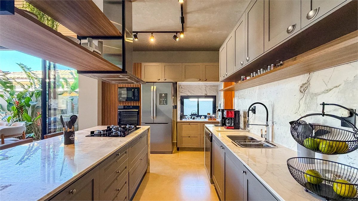 Indaiatuba - HOME DESIGN - Casa Térrea - Condomínio Paradiso - 420 m² de terreno - 307,19 m² de área construída - 3 suítes completas, sendo 1 master com closet planejado e banheira de imersão - Sala de TV reversível para 4ª suíte - Sala de estar ampla e varanda gourmet integrada - Cozinha com móve