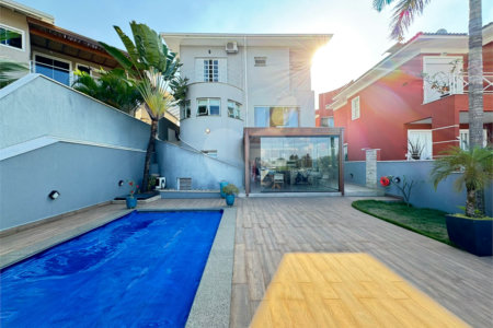 Casa à venda com 3 suítes no condomínio Terras de São Francisco, Vinhedo - SP