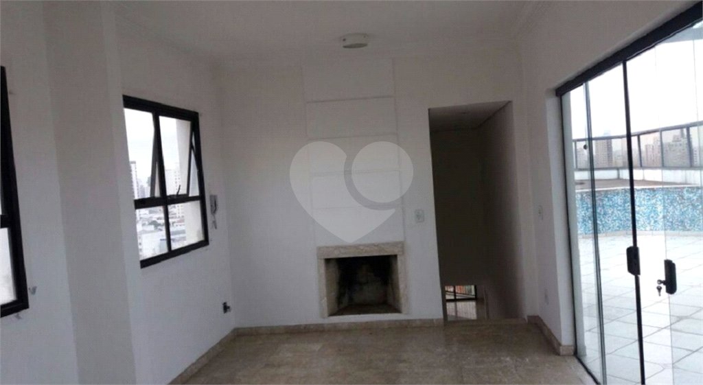 Cobertura duplex à venda na Mooca de 277m² com 3 dormitórios, 1 suíte e 3 vagas.