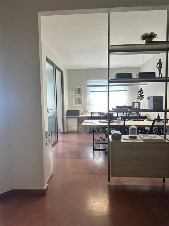 Sala comercial para venda ou locação na Avenida Paulista. 68m2