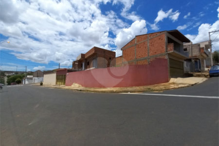 Sobrado no Jd Medeiros.