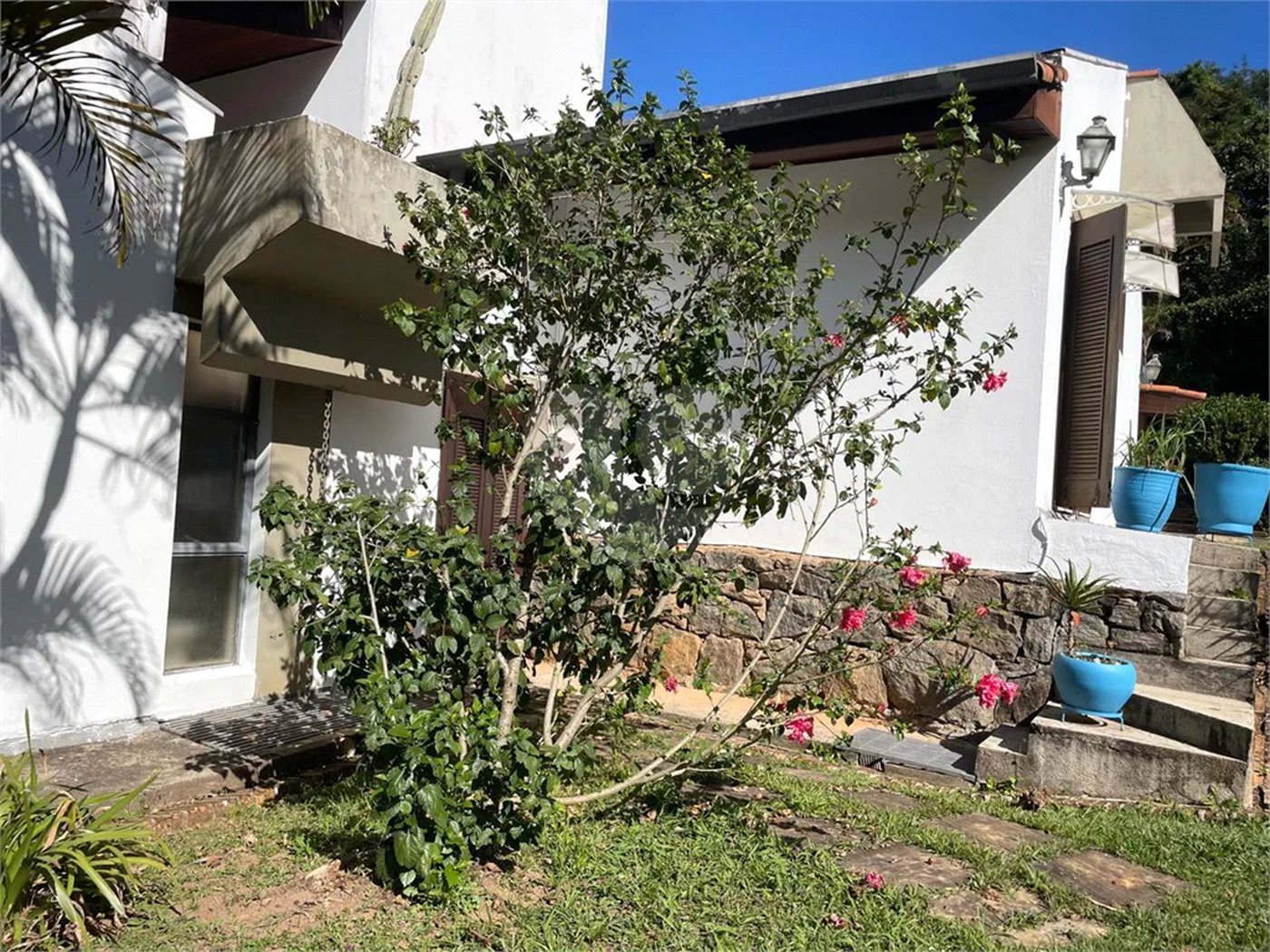 Casa à venda, 742 m², com piscina, 5 suítes, em Embu das Artes