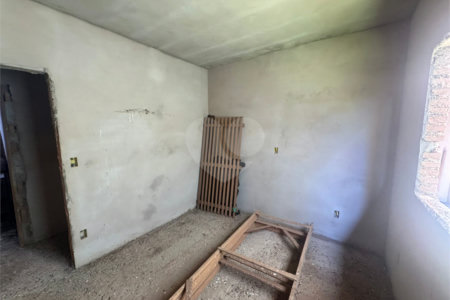 Casa á venda com 03 dormitórios, no residencial Itamarati em São Carlos.