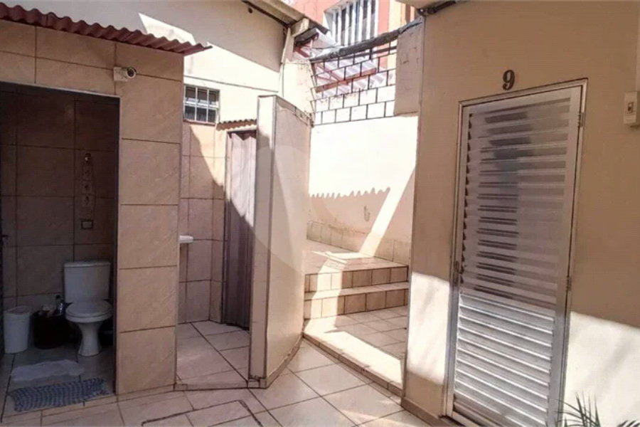 Oportunidade imperdível. Excelente opção de Investimento em Sobrado Comercial a Venda na Lapa. Único na Região.