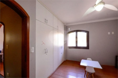 Casa com 4 Dormitórios sendo 1 suíte, com 3 Vagas