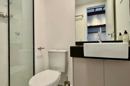 Studio novo e mobiliado para locação 26m² em Pinheiros – próximo ao metrô Faria Lima!