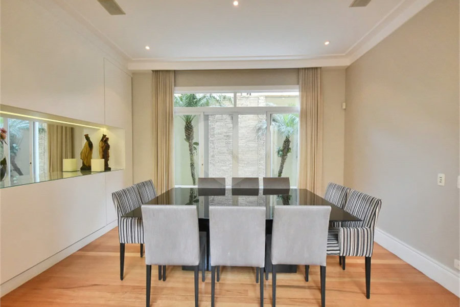 Casa impecável em terreno de 546m2