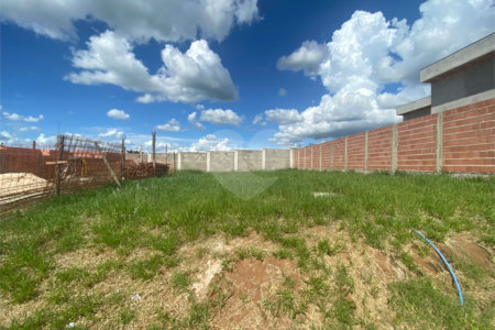 Terreno no Residencial Villeneuve