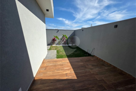 Casa térrea 3 dormitórios 1 suíte Residencial Villeneuve.