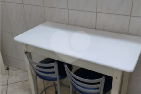 Apartamento Reformado à Venda – Localização Privilegiada!