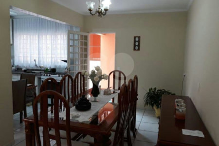 Sobrado à venda com 3 quartos, sendo 1 suíte,  em Chácara Jafet, Mogi das Cruzes, SP