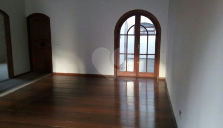 Casa Térrea à venda com 4 quartos, sendo 1 suíte,  em Jardim Floresta, São Paulo, SP