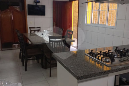 Sobrado à venda com 3 quartos em Jardim Marisa, São Paulo, SP