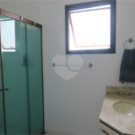 Casa à venda com 4 quartos, sendo 2 suítes, no condomínio Vila das Flores, São Paulo - SP