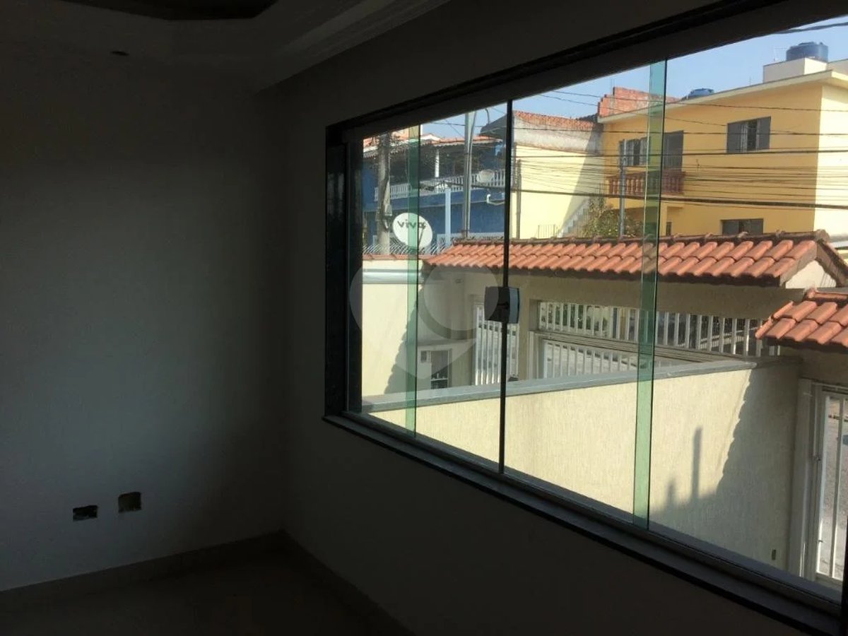 Sobrado amplo com 3 suítes e 5 vagas na Cachoeirinha
