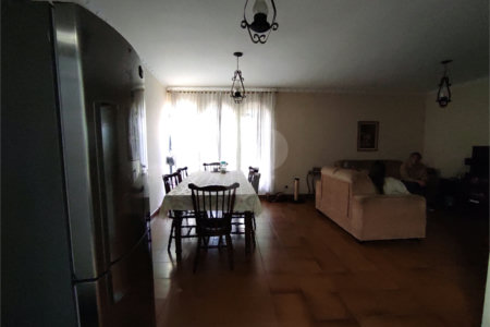 Casa à venda com 3 quartos, sendo 1 suíte, no Centro, Poá, SP