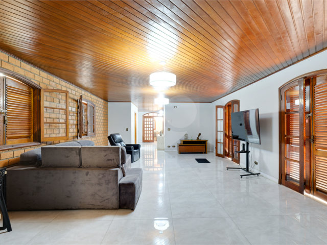 Casa Térrea à venda com 5 quartos, sendo 2 suítes,  em Alto da Boa Vista, São Paulo, SP