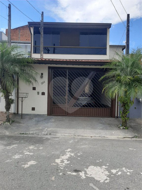 Casa à venda com 3 quartos, sendo 1 suíte,  em Residencial Colinas, Mogi das Cruzes, SP