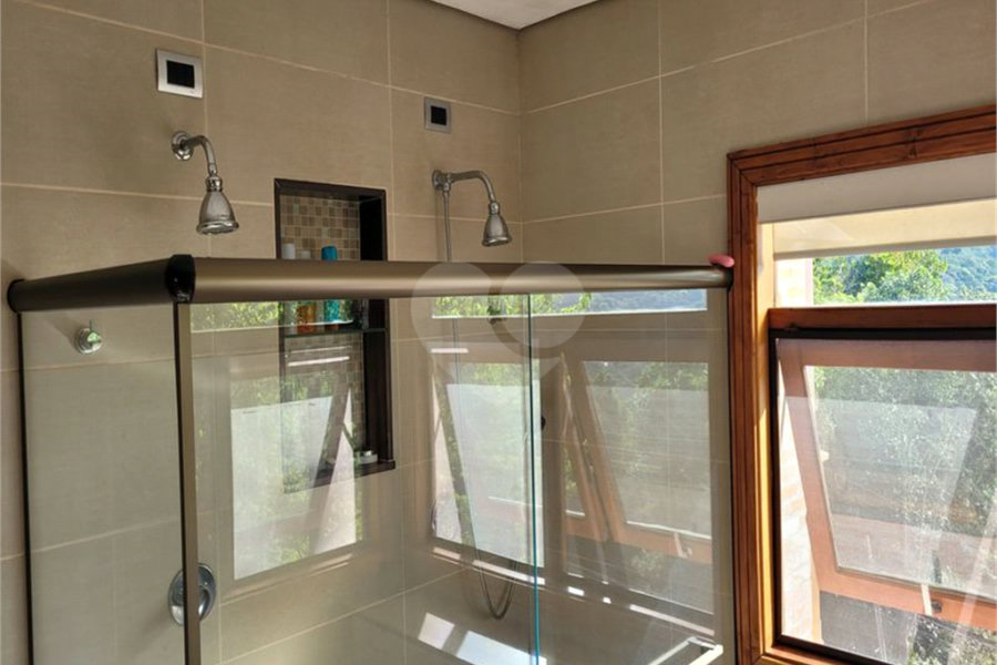 Casa à venda com 4 quartos, sendo 2 suítes, no condomínio Alpes da Cantareira, Mairiporã - SP