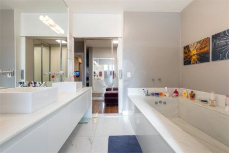 Casa à venda com 4 suítes em Jardim Guedala, São Paulo, SP