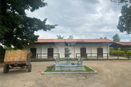 Casa à venda com 8 quartos, sendo 4 suítes, no condomínio Santa Filomena, Salto - SP