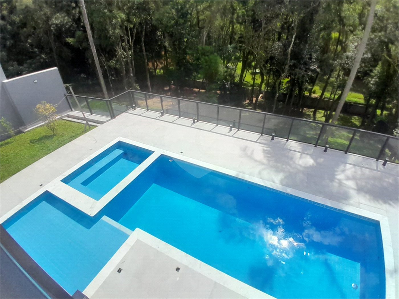 Casa à venda ou para alugar com 3 suítes no condomínio Sausalito, Mairiporã - SP