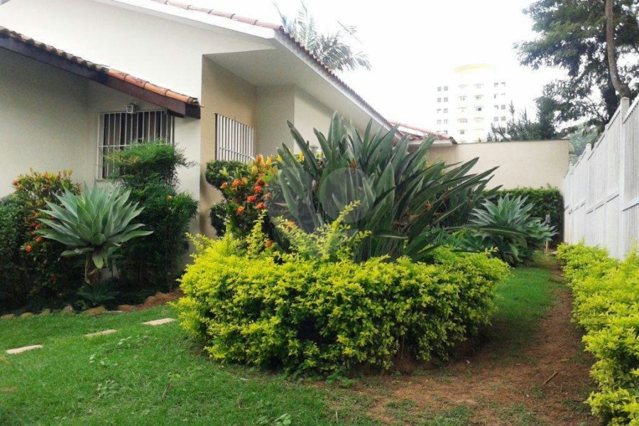 Casa Térrea à venda ou para alugar com 4 suítes em Jardim Floresta, São Paulo, SP