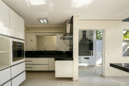 Casa à venda com 3 suítes no condomínio Villaggio Belvedere, São Paulo - SP